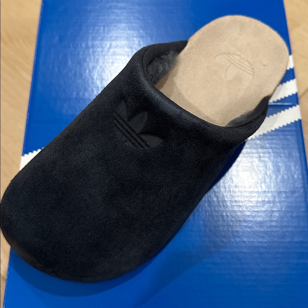 Women’s Adidas Adimule aurora Ink size 5. NWT $75